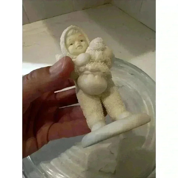 Department 56 Snowbabies Holding Small Tree With One On Back Christmas Winter - Picture 9 of 11